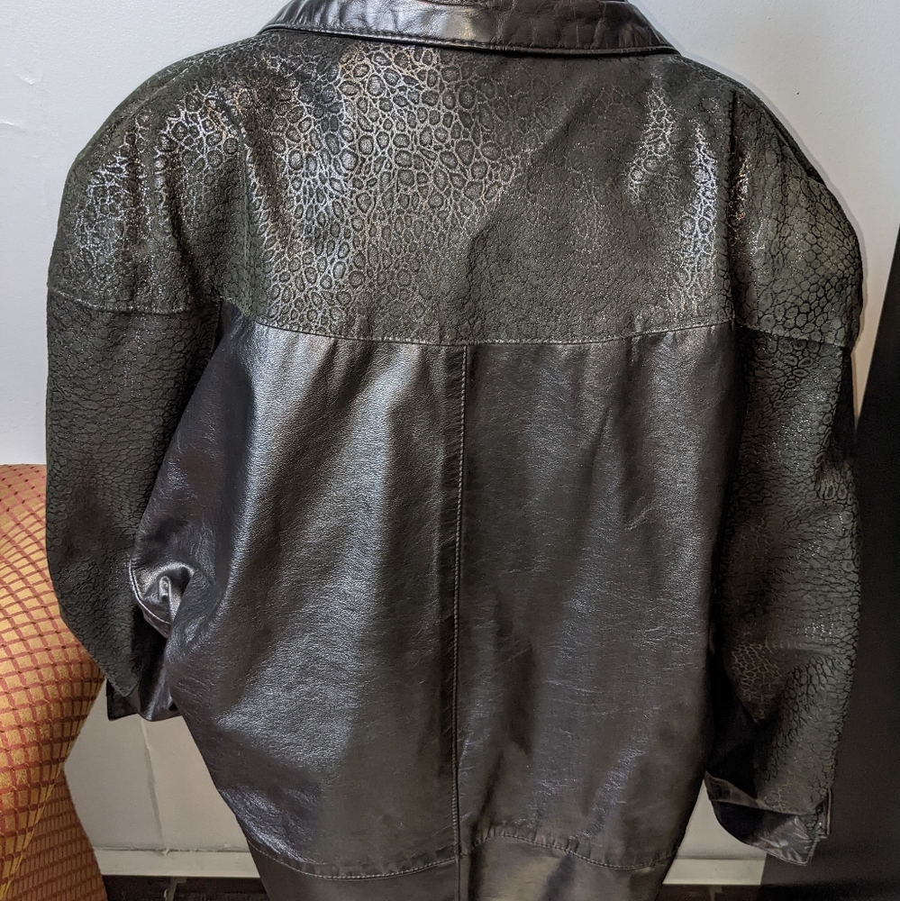Vintage leather jacket with fur collar - Picture 13 of 16